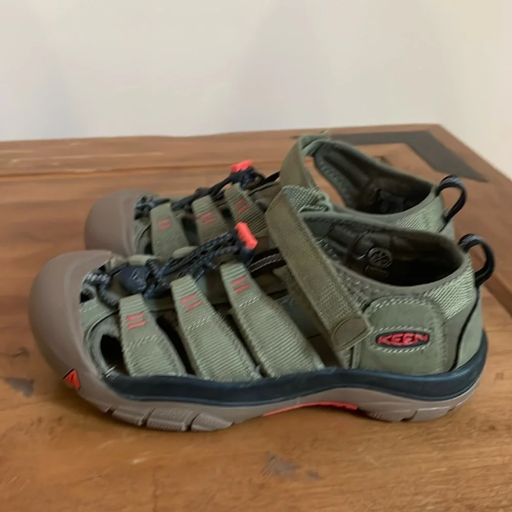 KEEN Water Sandals Size 3